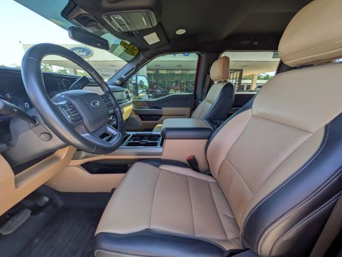 Used 2023 Ford F350 Lariat w/ Lariat Ultimate Package AWD/4WD image 16