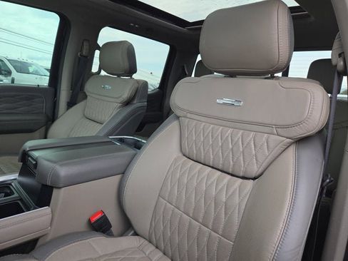 Used 2025 Ford F250 Platinum w/ Platinum Plus Package AWD/4WD image 10