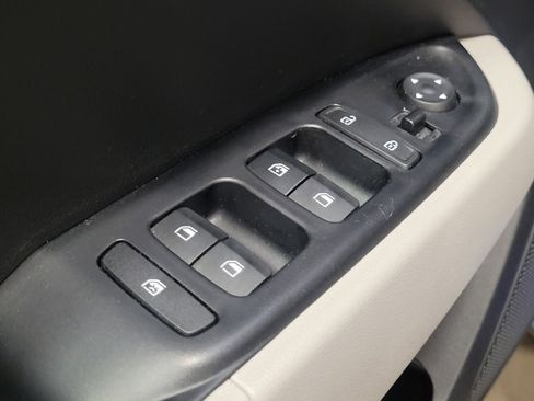 Used 2024 Hyundai Venue SEL FWD image 27
