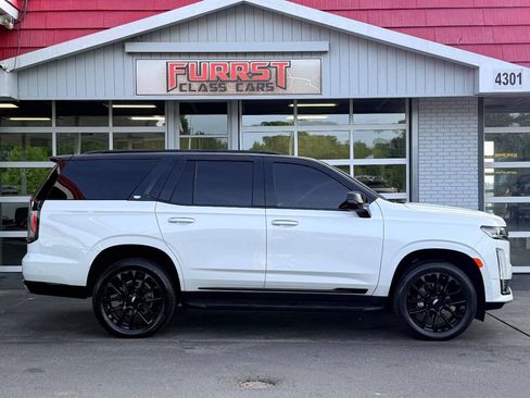 Used 2023 Cadillac Escalade Premium Luxury AWD/4WD image 2