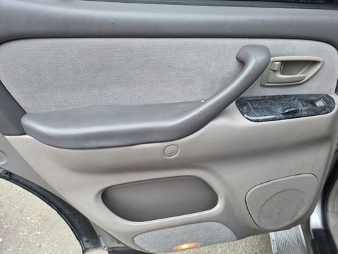 Used 2005 Toyota Sequoia SR5 image 8