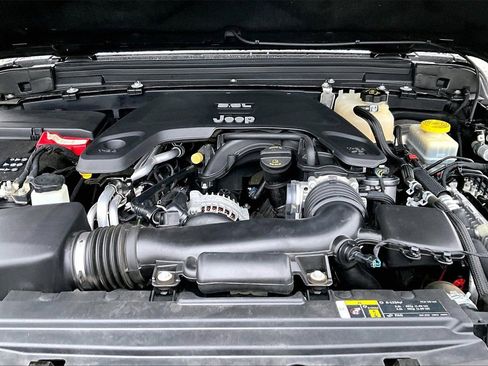 Certified 2019 Jeep Wrangler Unlimited Sahara image 35