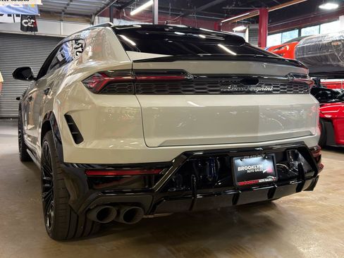Used 2026 Lamborghini Urus SE AWD/4WD image 9