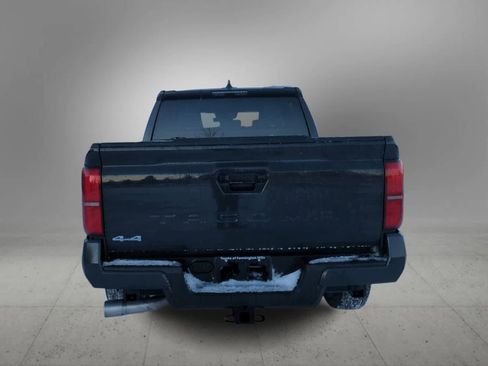 Used 2025 Toyota Tacoma SR5 AWD/4WD image 5