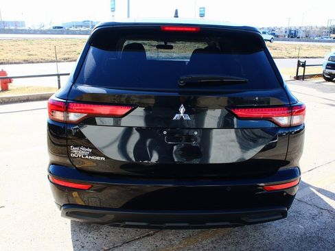 Used 2024 Mitsubishi Outlander ES image 8