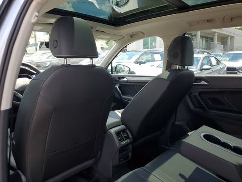 Used 2023 Volkswagen Tiguan SE w/ Panoramic Sunroof Package FWD image 11