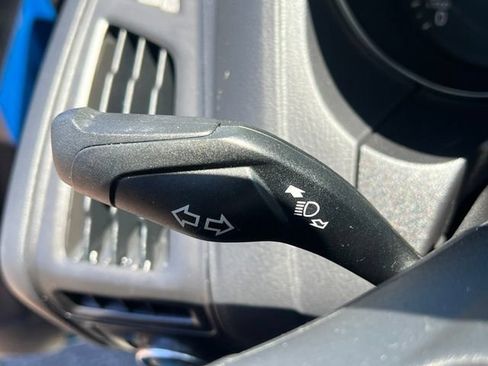 Used 2016 Ford Focus SE w/ SE Cold Weather Package FWD image 21