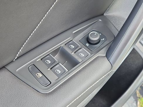 Certified 2024 Volkswagen Tiguan SE R-Line AWD/4WD image 20