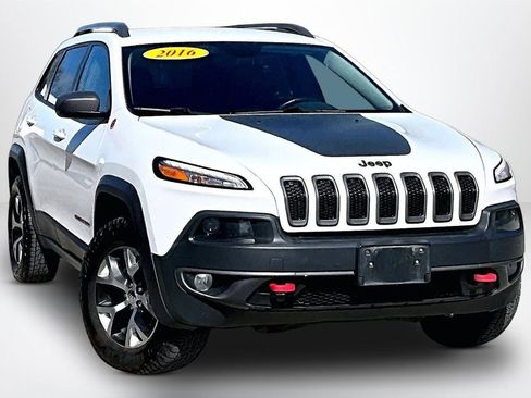 Used 2016 Jeep Cherokee Trailhawk w/ Leather Interior Group AWD/4WD image 3