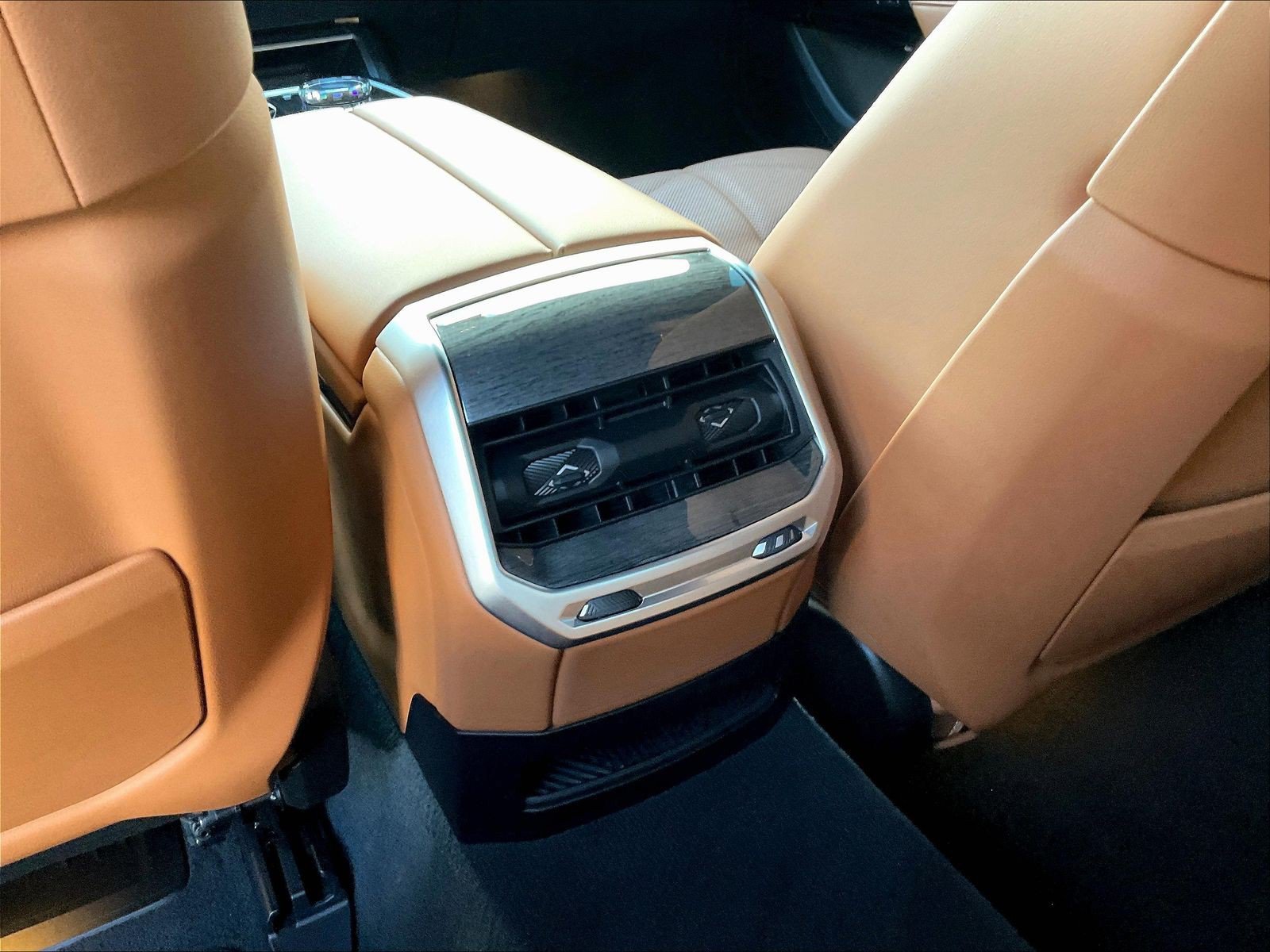 Used 2024 BMW 740i RWD image 12