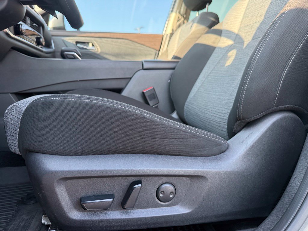 Used 2023 Nissan Rogue SV FWD image 10