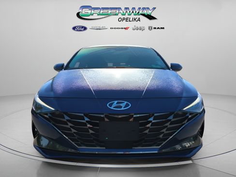 Used 2023 Hyundai Elantra Limited w/ Preferred Accessory Package FWD image 2
