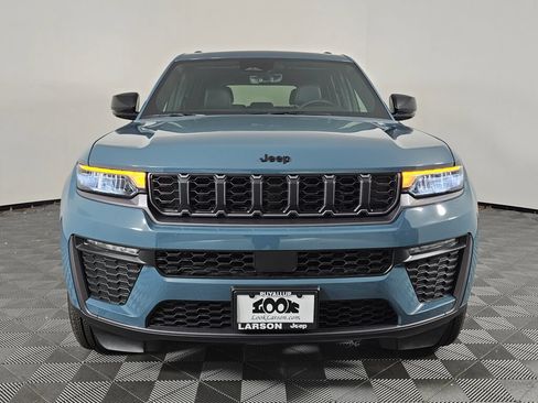 New 2026 Jeep Grand Cherokee Limited w/ Limited Altitude Package AWD/4WD image 9