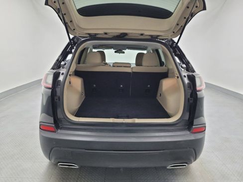 Used 2019 Jeep Cherokee Latitude w/ Popular Appearance Group image 29