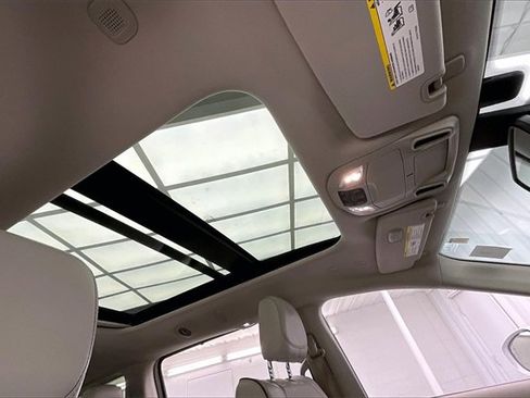 Used 2020 Chrysler Pacifica Limited image 13