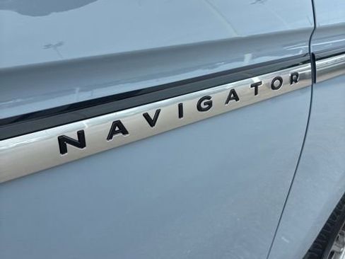 New 2026 Lincoln Navigator Reserve AWD/4WD image 9