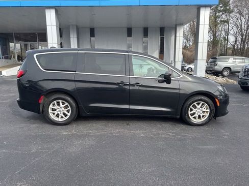 Used 2022 Chrysler Voyager LX FWD image 22