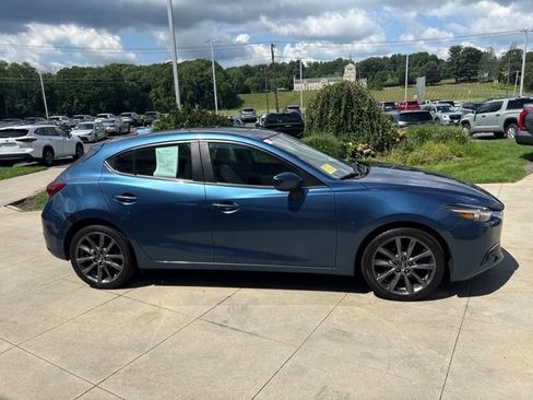 Used 2018 MAZDA MAZDA3 Grand Touring w/ Premium Equipment Package FWD image 8