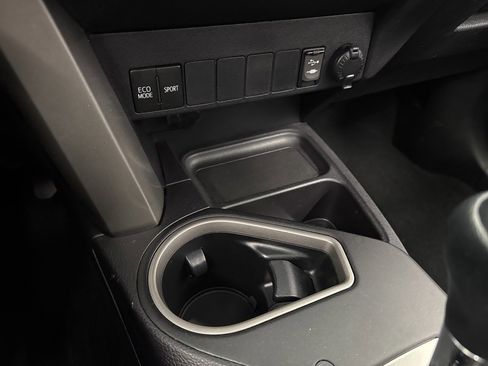 Certified 2018 Toyota RAV4 XLE image 28