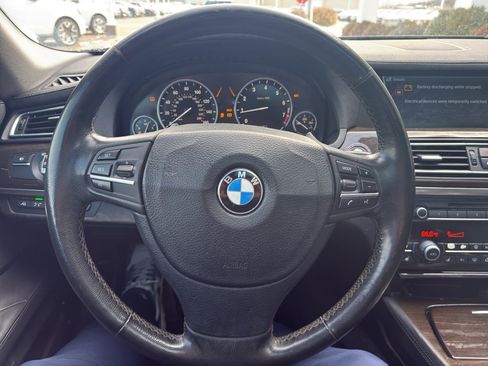 Used 2010 BMW 750i xDrive image 12