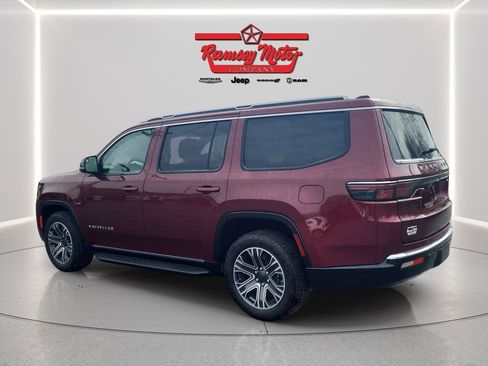 Used 2024 Jeep Wagoneer Series II image 3