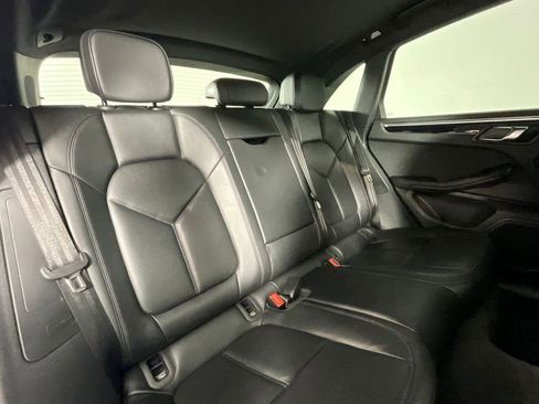 Used 2018 Porsche Macan AWD/4WD image 22