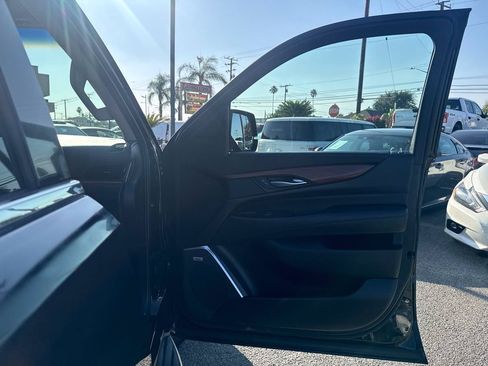 Used 2015 Cadillac Escalade ESV Luxury RWD image 31