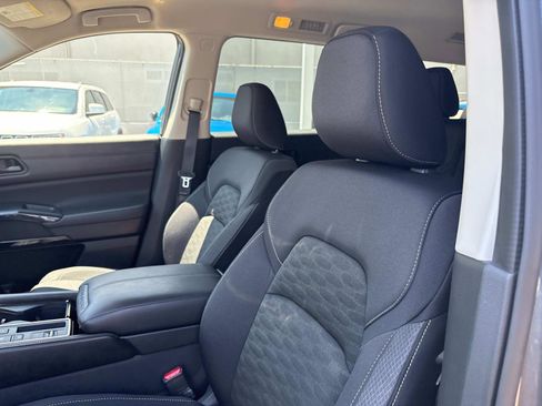 Used 2024 Nissan Pathfinder SV image 18