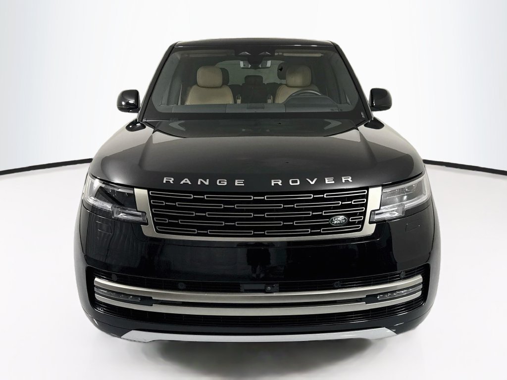 Used 2025 Land Rover Range Rover SE AWD/4WD image 2