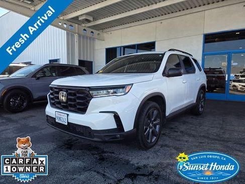 Used 2025 Honda Pilot Sport image 1
