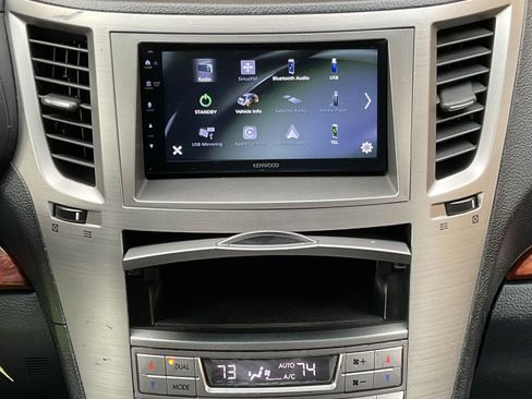 Used 2010 Subaru Outback 2.5i Limited image 15