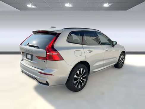 Certified 2025 Volvo XC60 B5 Plus image 9