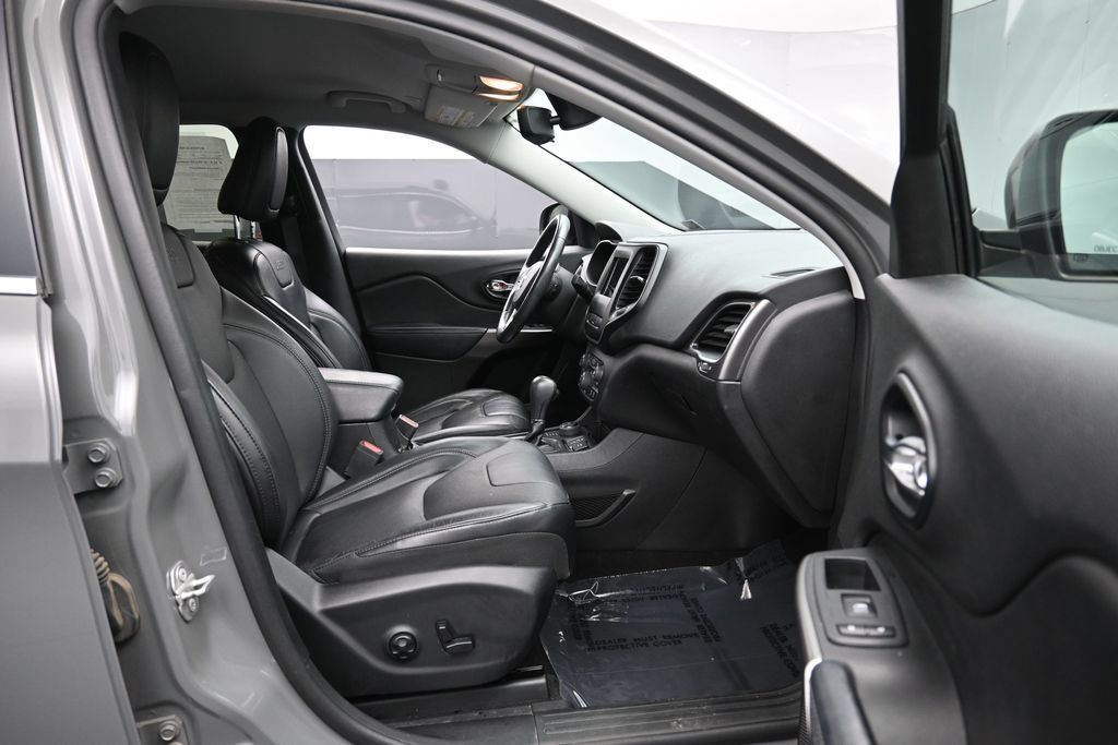 Used 2020 Jeep Cherokee Latitude Lux w/ Quick Order Package 26H Lux AWD/4WD image 29