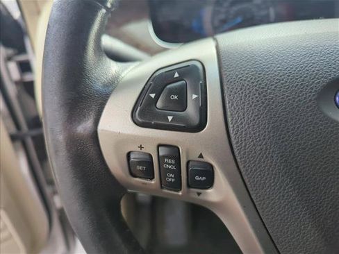 Used 2017 Ford Taurus Limited w/ Driver Assist Package FWD image 13