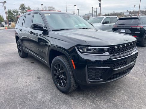 New 2026 Jeep Grand Cherokee L Laredo image 2
