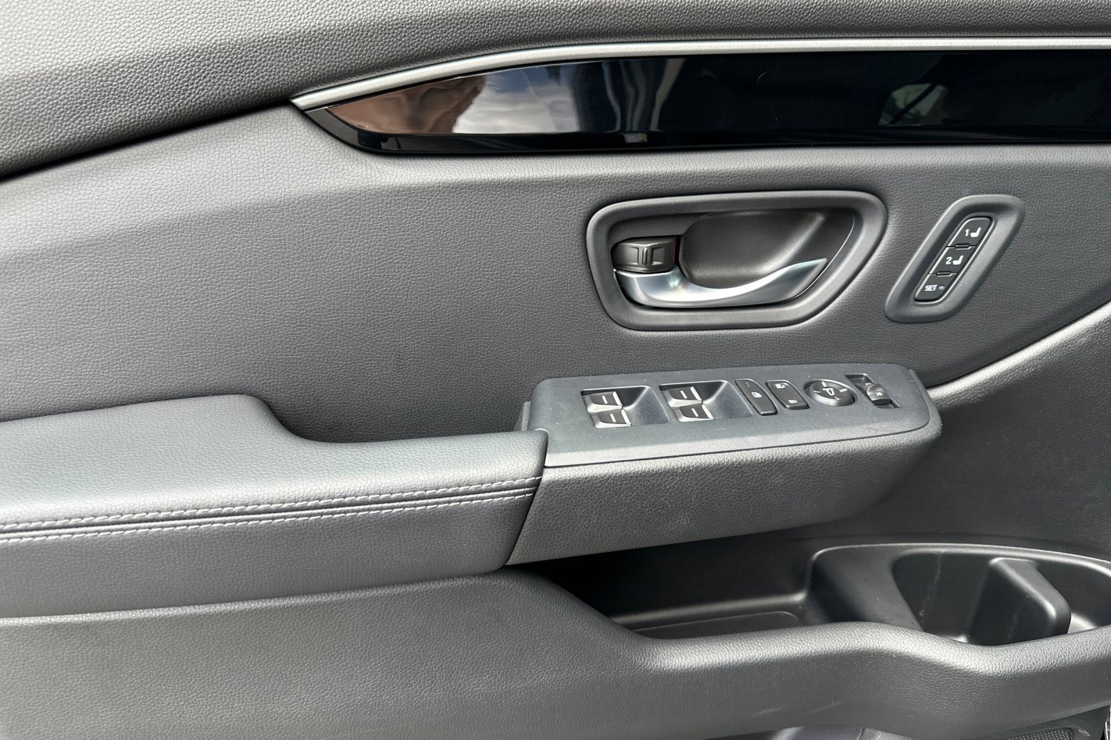Used 2025 Honda Pilot Touring image 11
