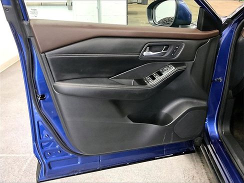 Used 2023 Nissan Rogue SL image 9