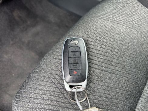 Used 2025 Nissan Rogue SV FWD image 21