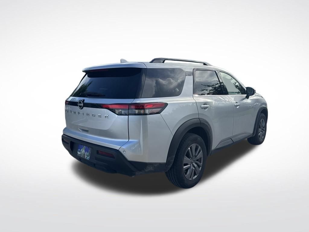 Used 2025 Nissan Pathfinder SV FWD image 5
