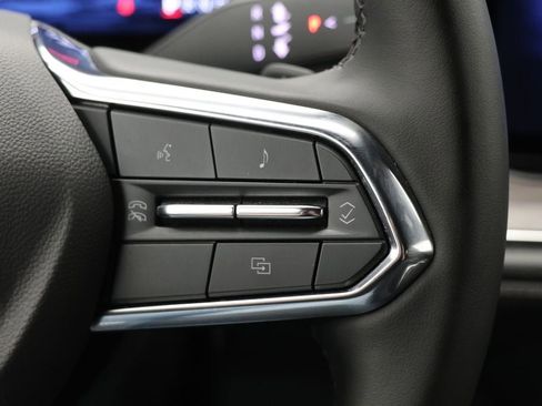 Used 2025 Chevrolet Suburban Z71 image 21