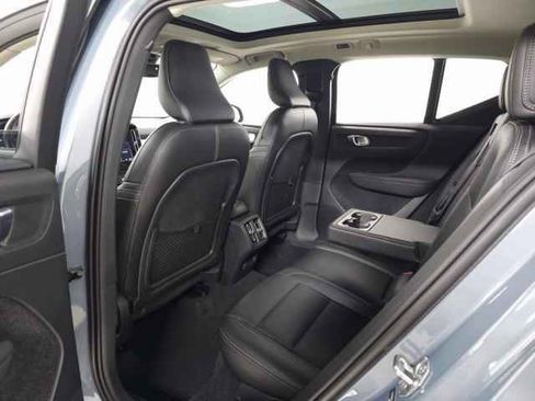 Used 2020 Volvo XC40 T5 Momentum w/ Protection Package Premier image 44