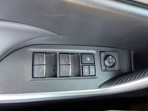 Used 2025 Toyota RAV4 XLE AWD/4WD image 25