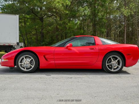 Used 2002 Chevrolet Corvette Coupe w/ Preferred Equipment Group2 image 3