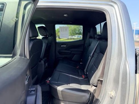 Used 2023 Chevrolet Colorado LT w/ LT Convenience Package II AWD/4WD image 8