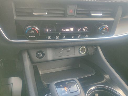 Used 2024 Nissan Rogue SV image 24