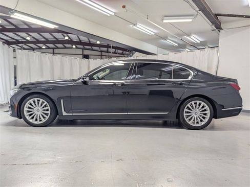 Used 2022 BMW 740i image 27