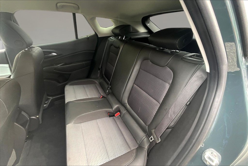 Used 2025 Chevrolet Trax LT FWD image 20