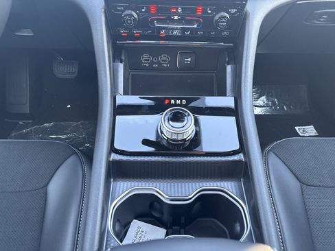 New 2025 Jeep Grand Cherokee Altitude AWD/4WD image 23