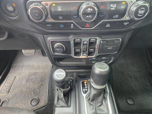 Used 2023 Jeep Wrangler Unlimited AWD/4WD image 13