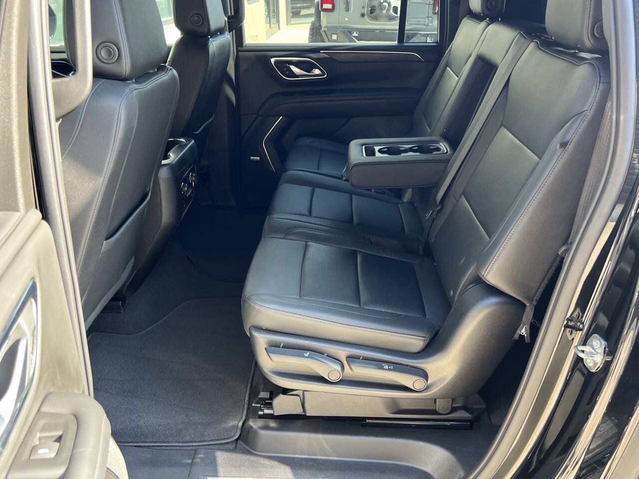 Used 2022 Chevrolet Suburban Z71 AWD/4WD image 17